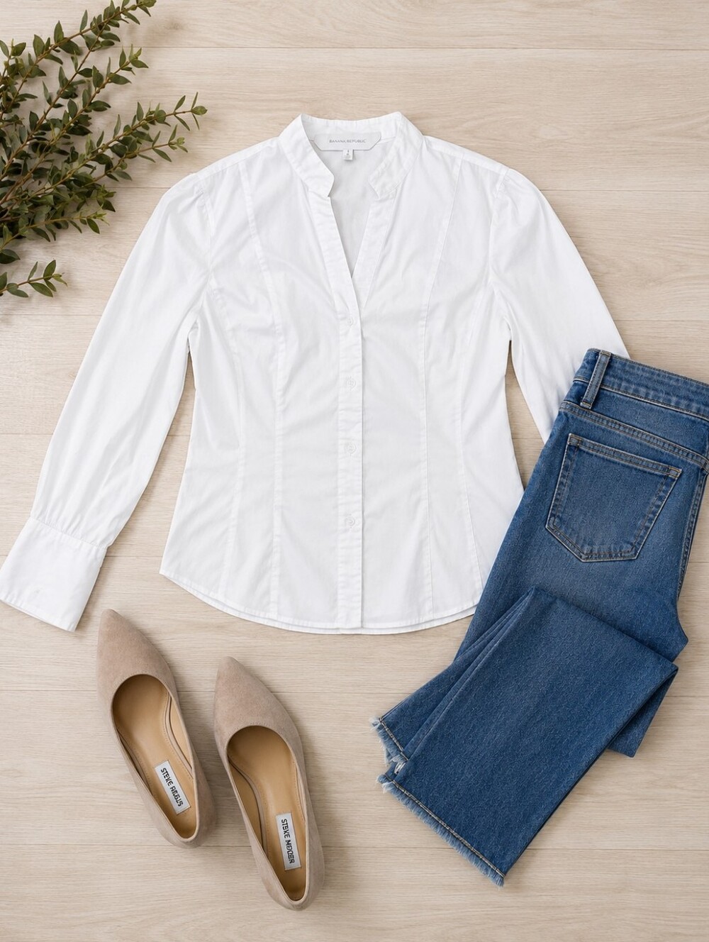 Express Design Studio White Fitted Button-Front V-Neck Tailored Shirt | Size L